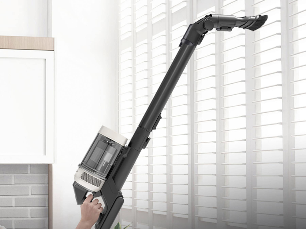 Entferne Staub an schwer zugänglichen Stellen